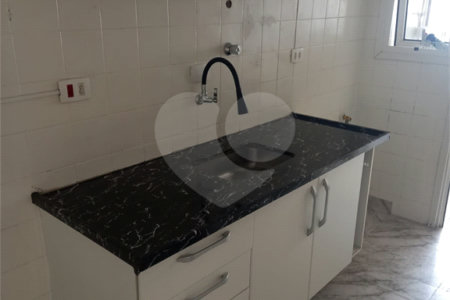 Apartamento à venda com 3 quartos, sendo 1 suíte,  em Vila Olímpia, São Paulo, SP