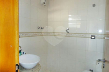 Sobrado à venda com 3 quartos, sendo 1 suíte, em Vila Constança, São Paulo, SP