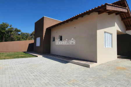Casa à venda ou para alugar com 2 suítes no condomínio Serra Verde, Atibaia - SP