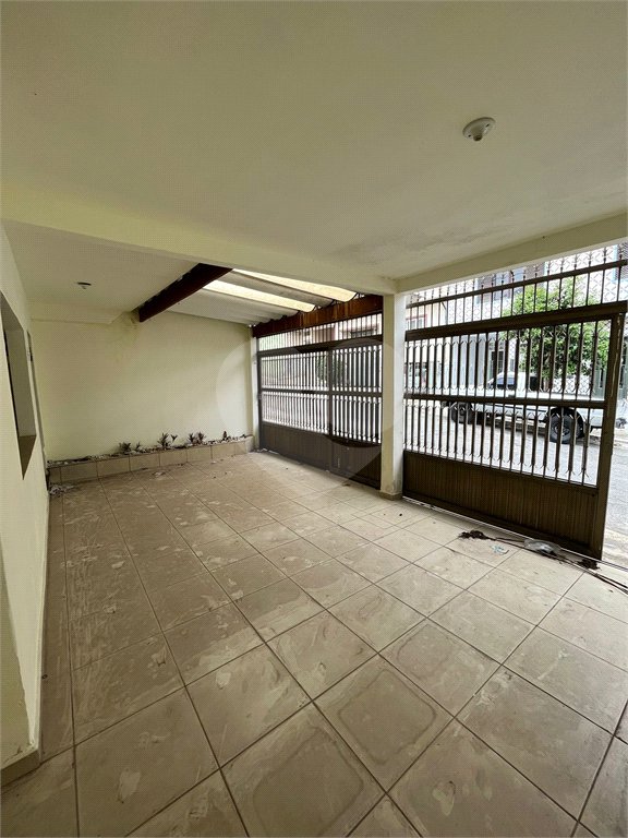 Sobrado à venda com 3 quartos em Vila Nivi, São Paulo, SP