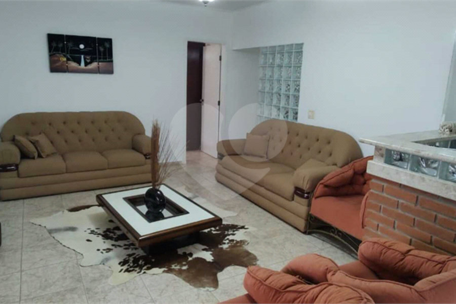 Chácara à venda com 5 quartos, sendo 2 suítes, no Centro, Piracaia, SP