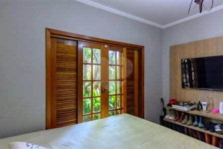 Casa à venda com 4 quartos, sendo 2 suítes,  em Granja Viana, Cotia, SP