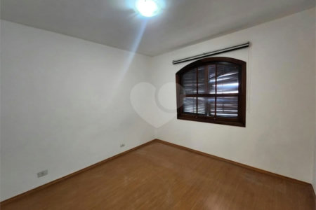 Casa à venda com 3 quartos, sendo 1 suíte,  em Jardim Celeste, São Paulo, SP