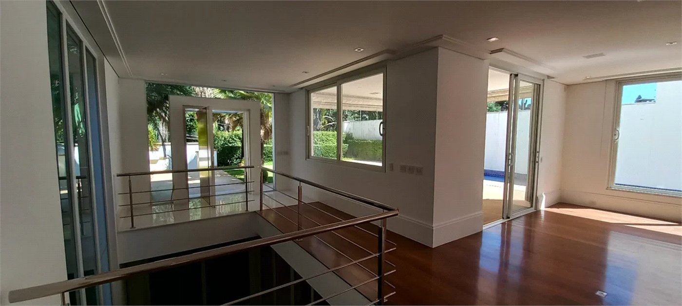 Sobrado à venda ou para alugar com 7 quartos, sendo 4 suítes, em Cidade Jardim, São Paulo, SP