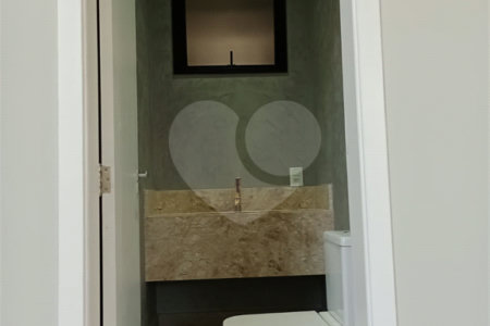 Casa à venda com 3 suítes no condomínio Terras do Caribe, Valinhos - SP