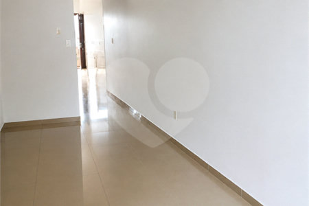 Sobrado à venda com 3 quartos, sendo 1 suíte,  em Vila Linda, Santo André, SP