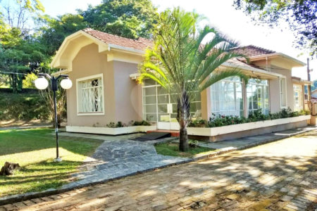 Casa à venda com 3 quartos, sendo 1 suíte, no condomínio Vinhas da Vista Alegre - Lado Café, Vinhedo - SP