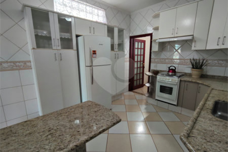 Sobrado à venda ou para alugar com 3 quartos, sendo 1 suíte,  em Jardim Itália, Itapetininga, SP