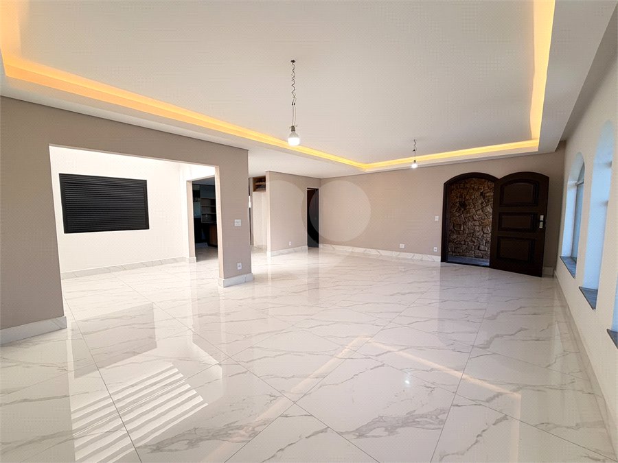Casa à venda com 5 quartos, sendo 4 suítes, em Vila Rosália, Guarulhos, SP