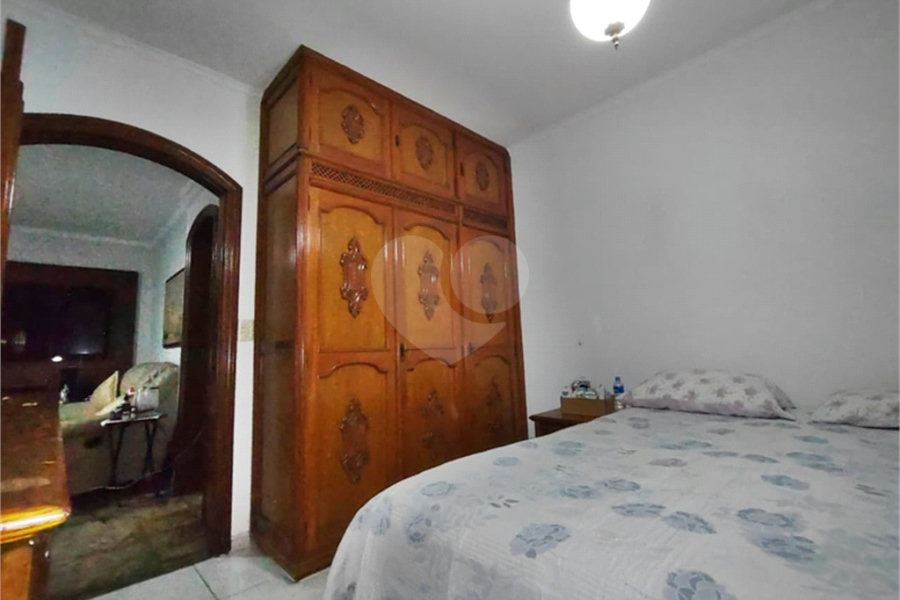 Casa à venda com 3 quartos, sendo 1 suíte, no condomínio Vila Paiva, São Paulo - SP