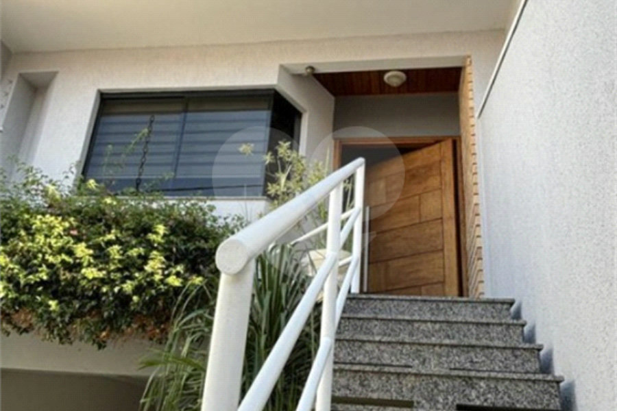 Sobrado à venda com 4 quartos, sendo 1 suíte, em Vila Floresta, Santo André, SP