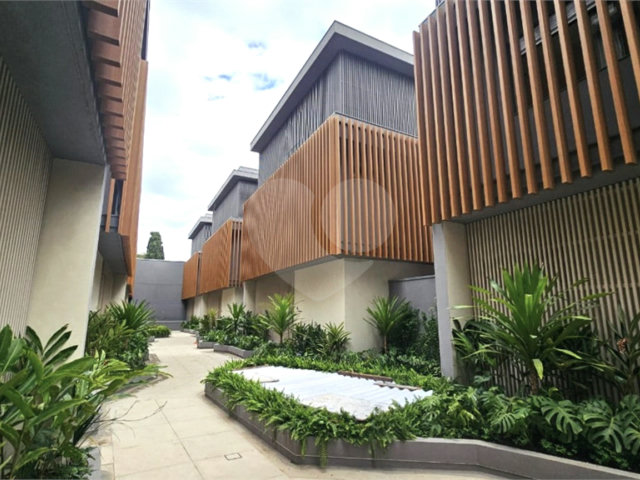 Casa à venda com 4 suítes no condomínio Plm 875, São Paulo - SP
