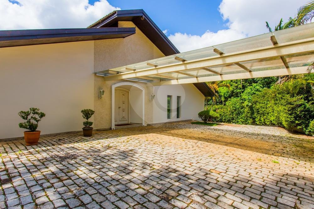 Casa para alugar com 4 suítes no condomínio Chácara Flora, São Paulo - SP