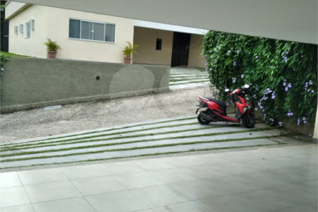 Casa à venda com 4 suítes no condomínio Saint Thomás Rua Uruana,9, Carapicuíba - SP