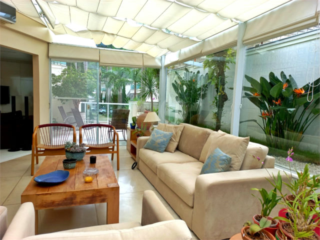 Casa à venda com 3 suítes no condomínio Maison Montparnasse, São Paulo - SP