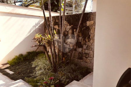 Casa à venda com 4 quartos, sendo 2 suítes, em Jardim das Vertentes, São Paulo, SP