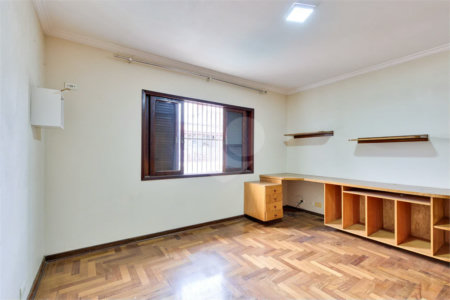 Sobrado à venda com 4 quartos, sendo 1 suíte,  em Interlagos, São Paulo, SP