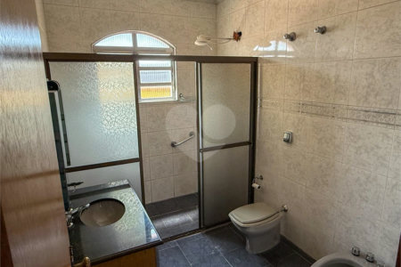 Sobrado à venda com 3 quartos, sendo 1 suíte, em Cidade Líder, São Paulo, SP