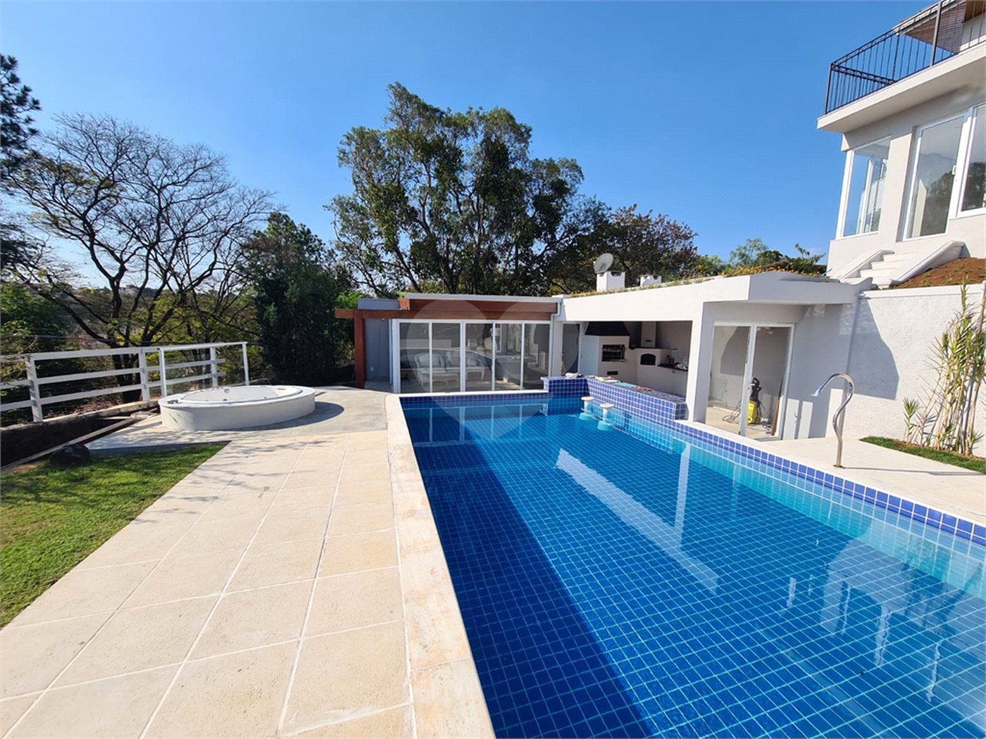 Casa à venda com 3 suítes no condomínio Estância Marambaia, Vinhedo - SP