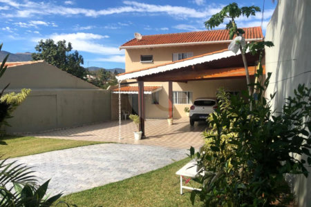 Casa à venda no Jardim do Lago com 3 dormitórios em Atibaia/SP.