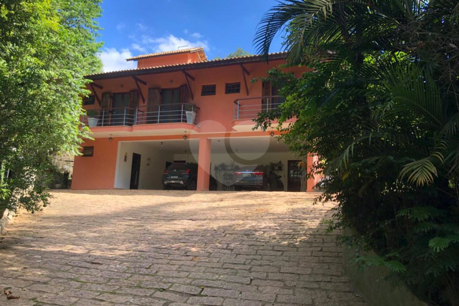 Casa à venda com 3 suítes no condomínio Sausalito, Mairiporã - SP