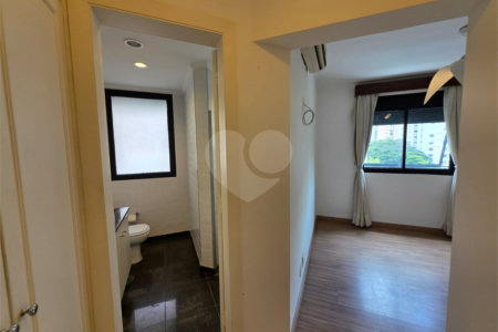 Apartamento à venda com 3 suítes em Vila Uberabinha, São Paulo, SP
