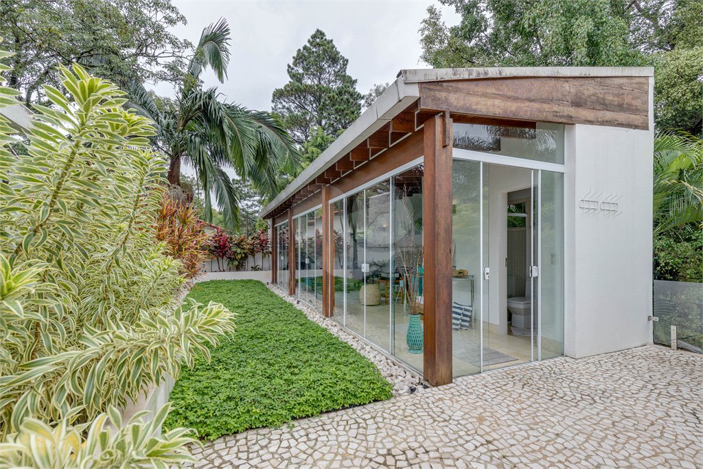 Sobrado à venda com 3 suítes em Jardim Cordeiro, São Paulo, SP