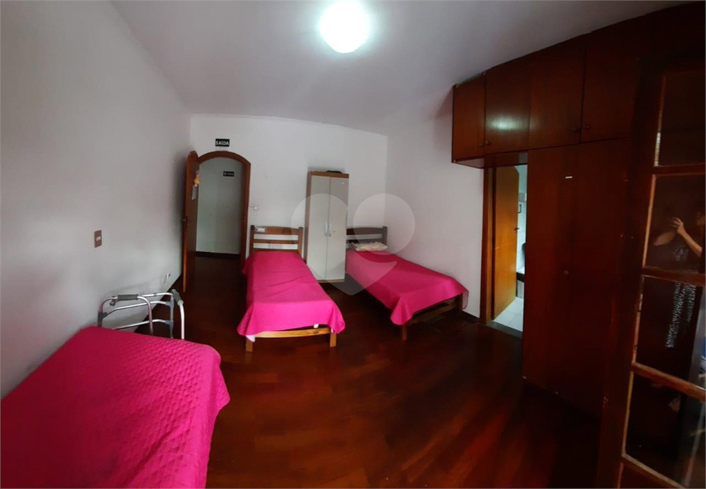 Sobrado à venda com 10 quartos, sendo 3 suítes, em Tremembé, São Paulo, SP