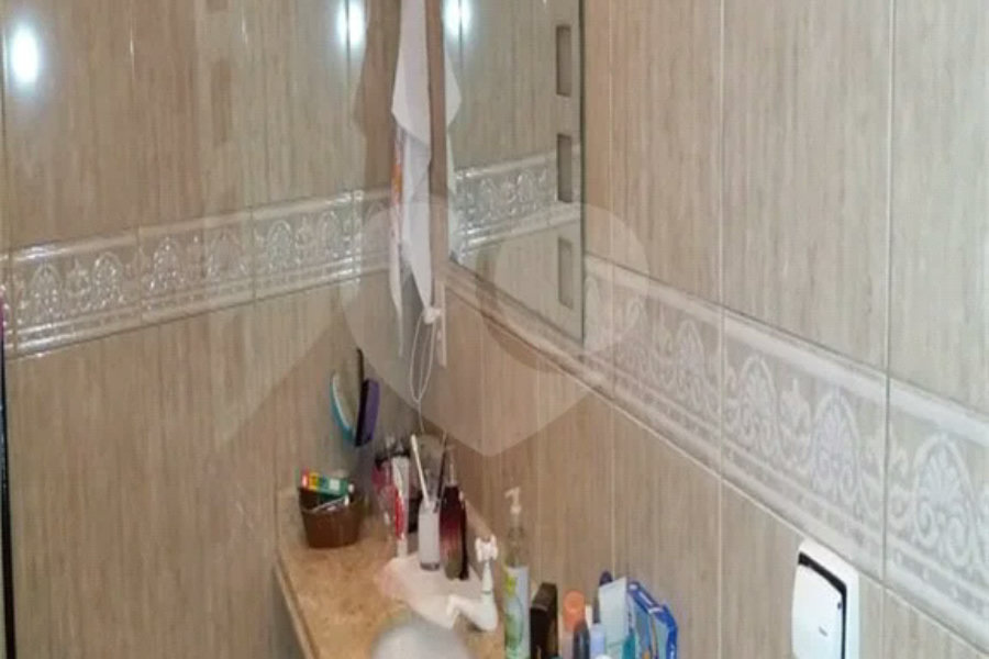 Sobrado à venda com 4 quartos, sendo 3 suítes, em Vila Irmãos Arnoni, São Paulo, SP
