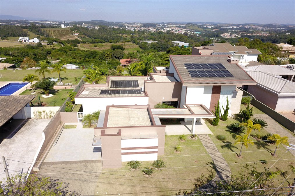 Casa à venda com 4 quartos, sendo 2 suítes, no condomínio Residencial Jardim Primavera, Louveira - SP