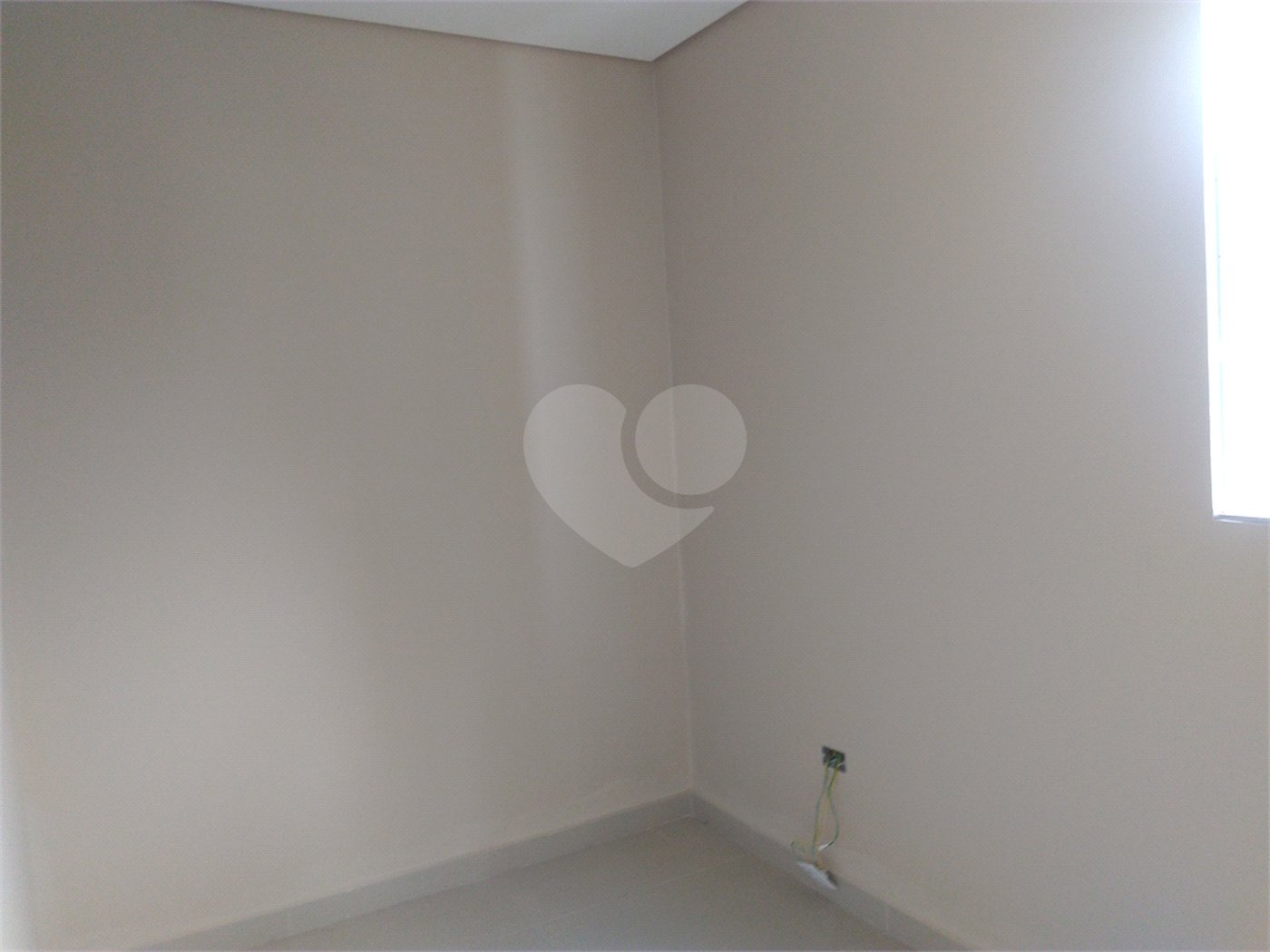Casa à venda com 3 quartos, sendo 1 suíte,  no condomínio Nair Ramos Shuring, São Paulo - SP