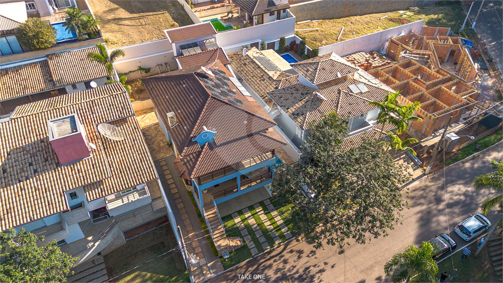 Belíssimo sobrado com piscina aquecida no Condomínio Villagio Capriccio - Louveira SP.