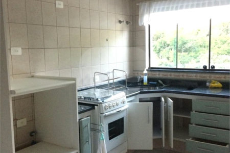 Casa à venda com 4 quartos, sendo 2 suítes, no condomínio Flamboyant, Atibaia - SP