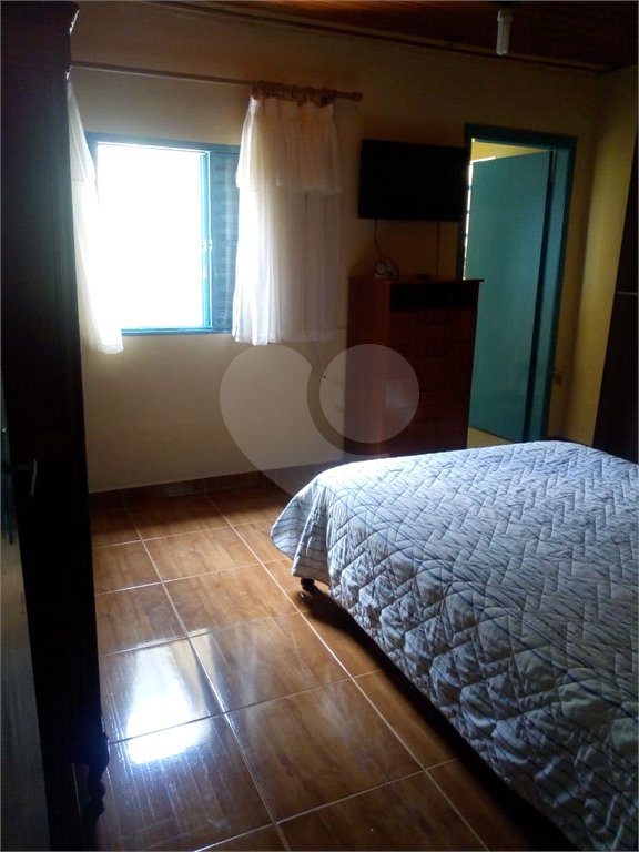 Chácara à venda com 5 quartos, sendo 2 suítes,  no Centro, Sarapuí, SP