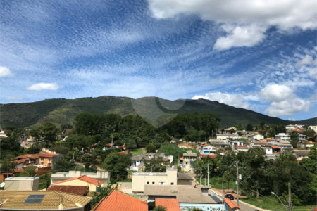 Casa à venda com 5 quartos, sendo 2 suítes,  em Jardim Maristela, Atibaia, SP