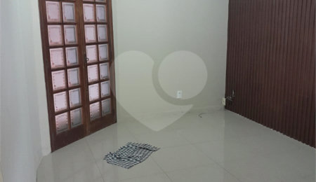 Sobrado à venda com 3 quartos em Jardim Menzani, Ibaté, SP