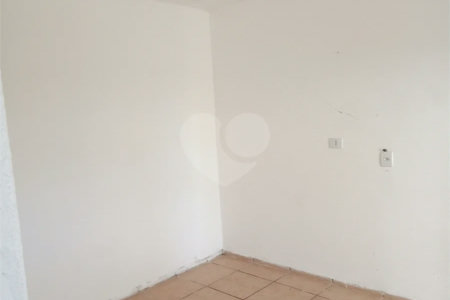 Casa de 1 dormitório com quintal e jardim na Vila Ipojuca!