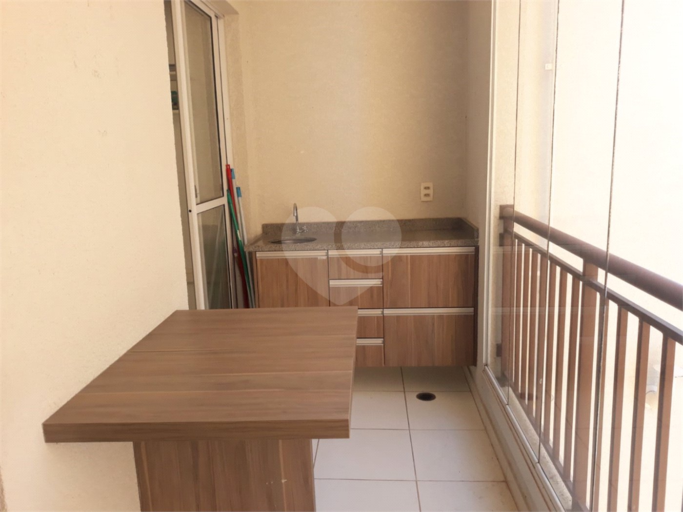 Apartamento à venda ou para alugar com 2 quartos, sendo 1 suíte, em Jardim Carambeí, São Roque, SP