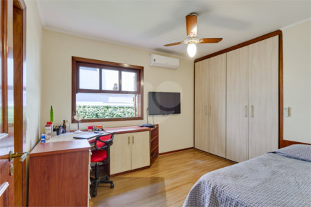 Casa à venda com 3 quartos, sendo 2 suítes, no condomínio Granja do Morumbi, São Paulo - SP