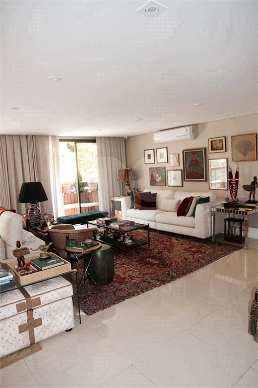 Apartamento à venda com 3 suítes em Campo Belo, São Paulo, SP
