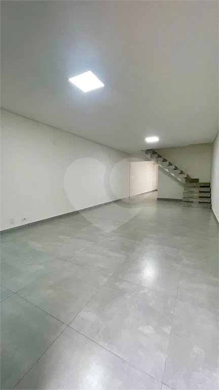 Sobrado com 3 andares, 350 m², 6 quartos, 2 suítes e 5 vagas para locação no Jardim Anália Franco!
