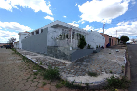 Casa à venda ou para alugar com 4 quartos, sendo 3 suítes,  no Centro, Itapetininga, SP