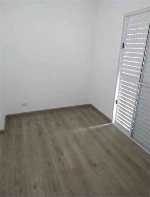 Sobrado à venda com 3 quartos em Jardim Estela Mari, Cotia, SP