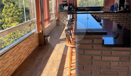 Sobrado à venda com 3 quartos, sendo 1 suíte,  em Jardim Brogotá, Atibaia, SP