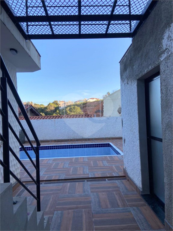 Casa à venda com 4 quartos, sendo 2 suítes,  no Centro, Serra Negra, SP