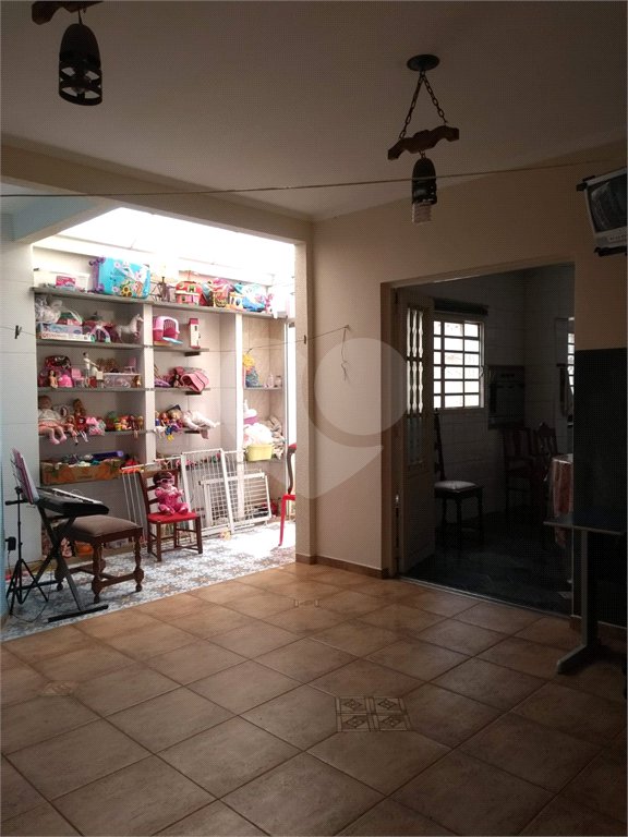 Sobrado à venda com 3 quartos, sendo 2 suítes, no Centro, Araraquara, SP