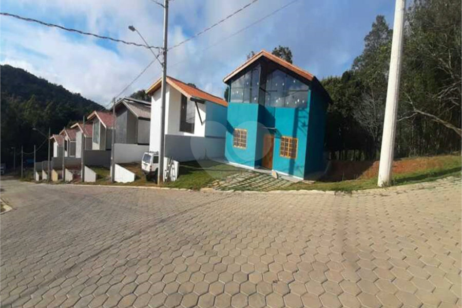 Casa à venda com 2 quartos, sendo 1 suíte,  no condomínio Águas de São Pedro, Mairiporã - SP