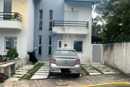 Casa à venda com 3 quartos no condomínio Jd Rebelato, Cotia - SP