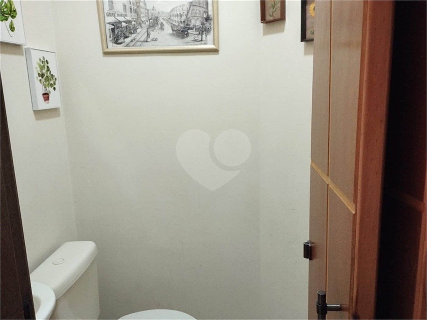 Casa à venda com 3 quartos, sendo 1 suíte, no condomínio Residencial Jardim das Palmas, São Paulo - SP