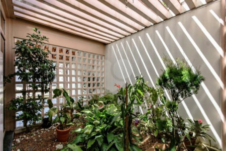 Casa para locação no Jardim da Saúde – São Paulo Imóvel amplo e elegante, com 360 m² de área construída em terreno de 400 m²